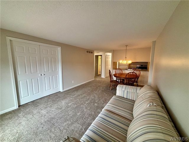 7 Tralee Ter, Amherst, NY 14051