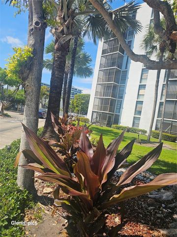 20400 W Country Club Dr 601, Aventura, FL 33180