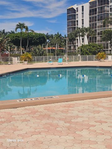 20400 W Country Club Dr 601, Aventura, FL 33180