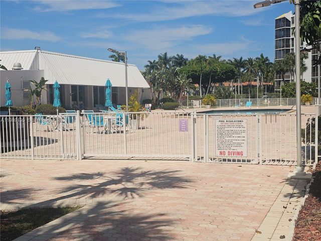 20400 W Country Club Dr 601, Aventura, FL 33180