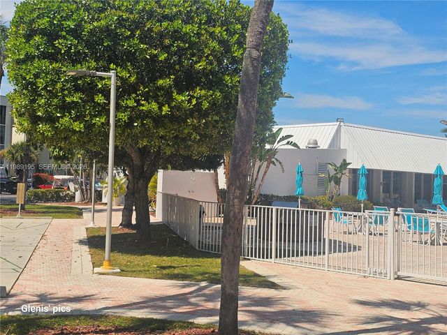 20400 W Country Club Dr 601, Aventura, FL 33180