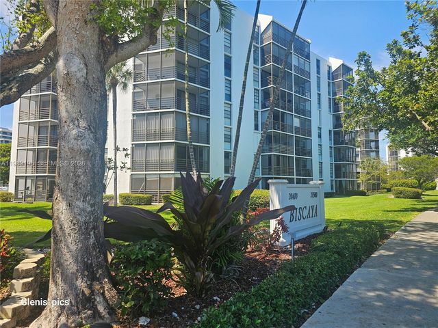 20400 W Country Club Dr 601, Aventura, FL 33180