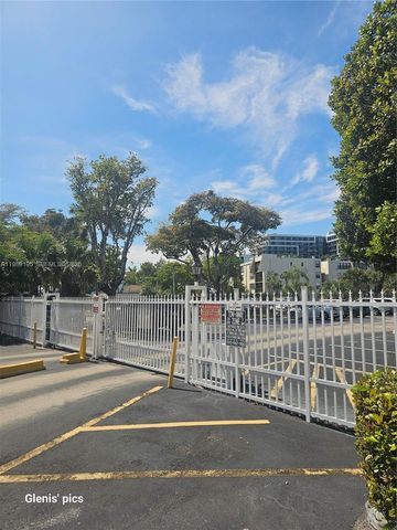 20400 W Country Club Dr 601, Aventura, FL 33180