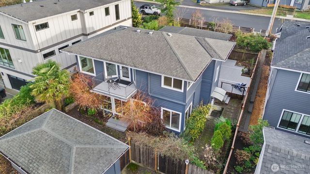221 8th Avenue W, Kirkland, WA 98033