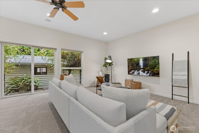 221 8th Avenue W, Kirkland, WA 98033