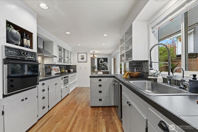 221 8th Avenue W, Kirkland, WA 98033