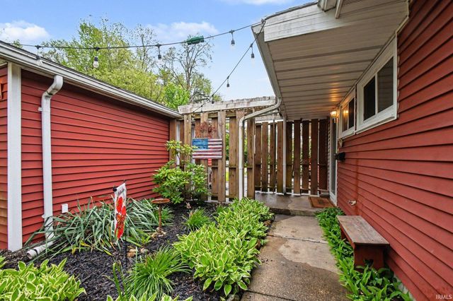 1730 Ridgedale Road, South Bend, IN 46614