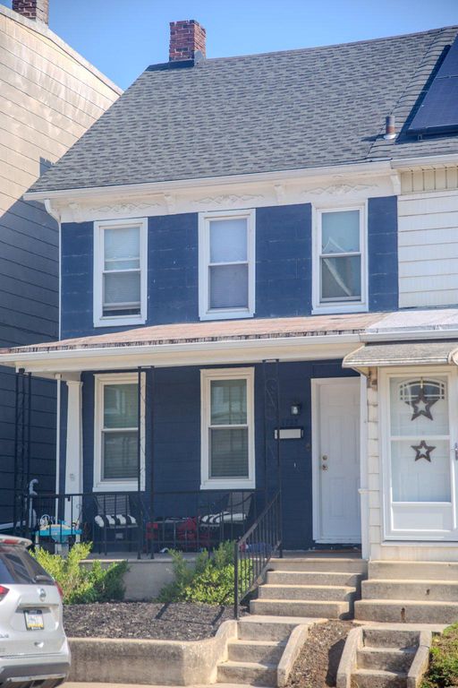 Image 2 of property listing at 1703 MONROE ST, York, PA 17404
