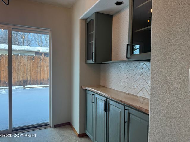 12631 Tanada Loop, Anchorage, AK 99516