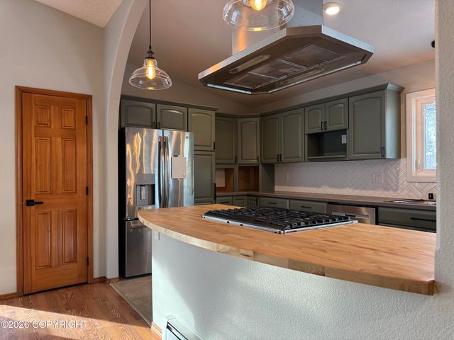 12631 Tanada Loop, Anchorage, AK 99516