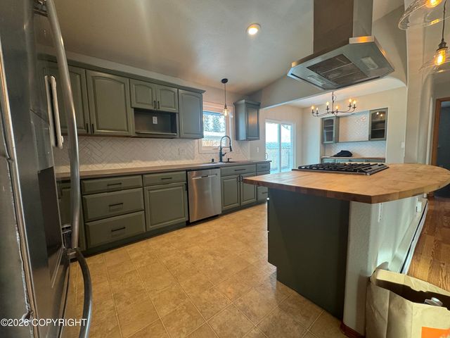 12631 Tanada Loop, Anchorage, AK 99516
