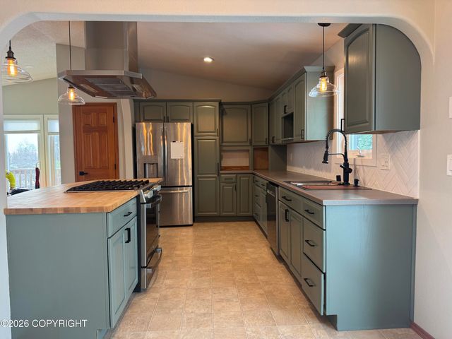 12631 Tanada Loop, Anchorage, AK 99516