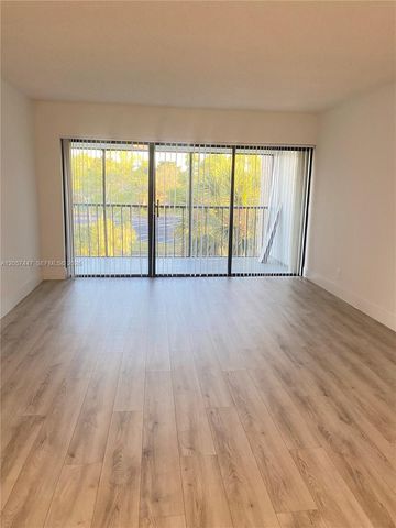 240 Lakeview Dr 303, Weston, FL 33326