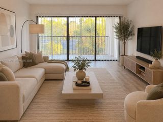 240 Lakeview Dr 303, Weston, FL 33326