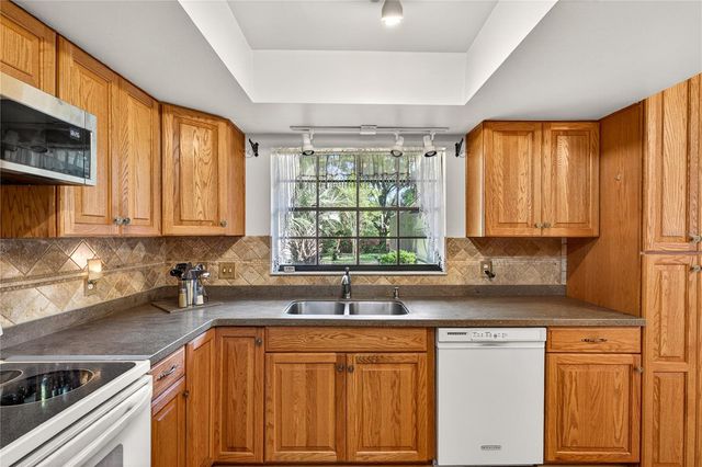 11449 OCKLAWAHA DRIVE, Leesburg, FL 34788