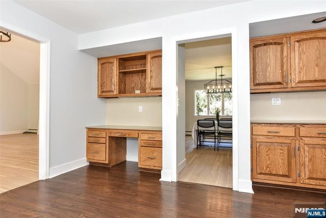 10 Knollwood Road, Upper Saddle River, NJ 07458