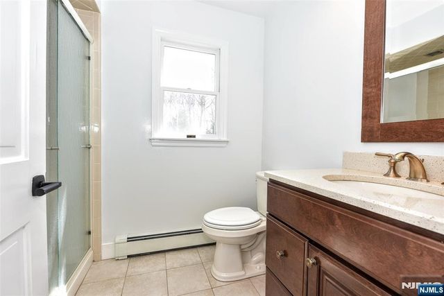 10 Knollwood Road, Upper Saddle River, NJ 07458