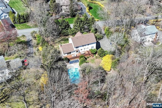 10 Knollwood Road, Upper Saddle River, NJ 07458