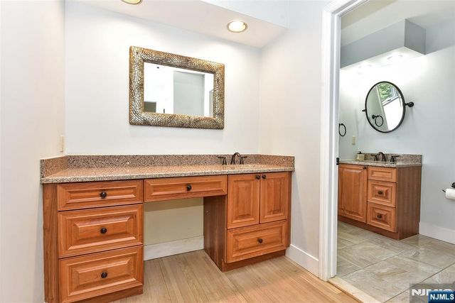 10 Knollwood Road, Upper Saddle River, NJ 07458