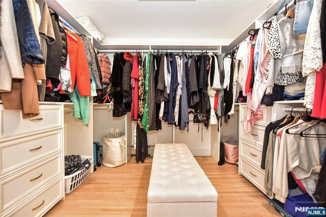 10 Knollwood Road, Upper Saddle River, NJ 07458