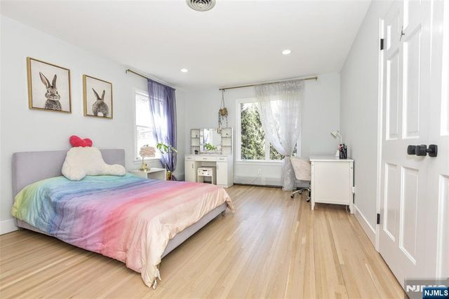 10 Knollwood Road, Upper Saddle River, NJ 07458