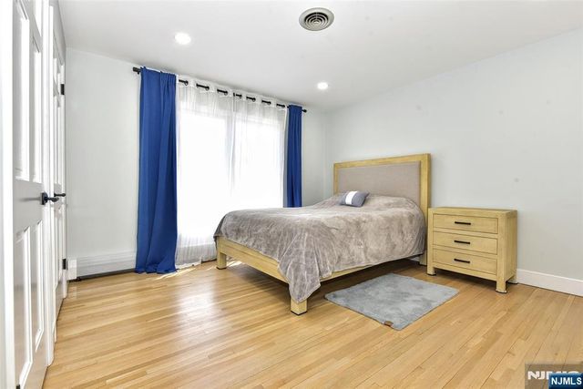 10 Knollwood Road, Upper Saddle River, NJ 07458