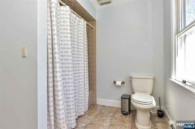 10 Knollwood Road, Upper Saddle River, NJ 07458