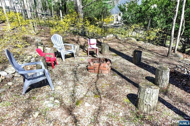 10 Knollwood Road, Upper Saddle River, NJ 07458