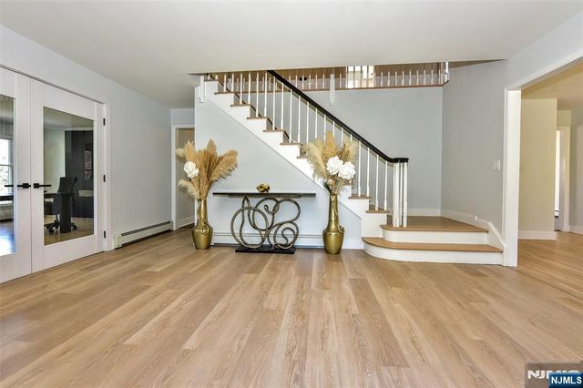 10 Knollwood Road, Upper Saddle River, NJ 07458