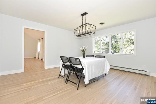 10 Knollwood Road, Upper Saddle River, NJ 07458