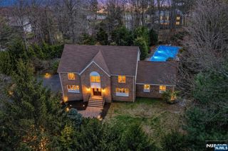 10 Knollwood Road, Upper Saddle River, NJ 07458