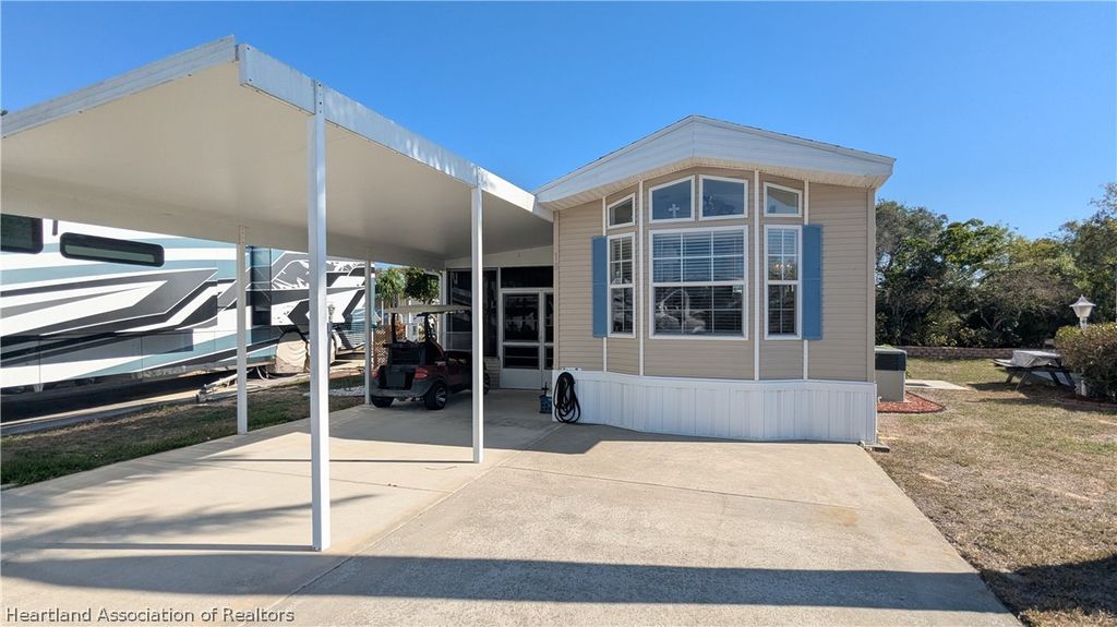 18 Sand Pine Circle, Lake Placid, FL 33852