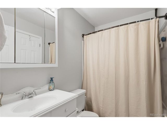 1651 Killarney St, Aurora, CO 80011