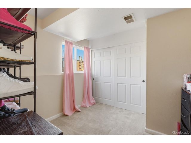 1651 Killarney St, Aurora, CO 80011
