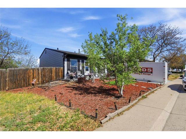 1651 Killarney St, Aurora, CO 80011