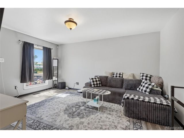 1651 Killarney St, Aurora, CO 80011