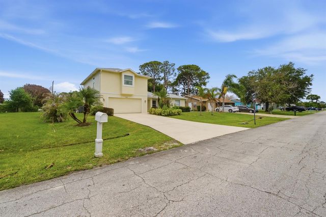 1707 SE Manth Lane, Port St. Lucie, FL 34983