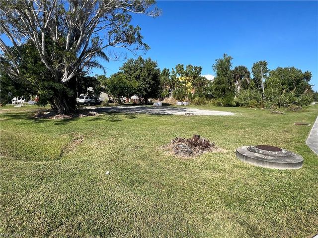 4683 Duera Mae DR, Fort Myers, FL 33908