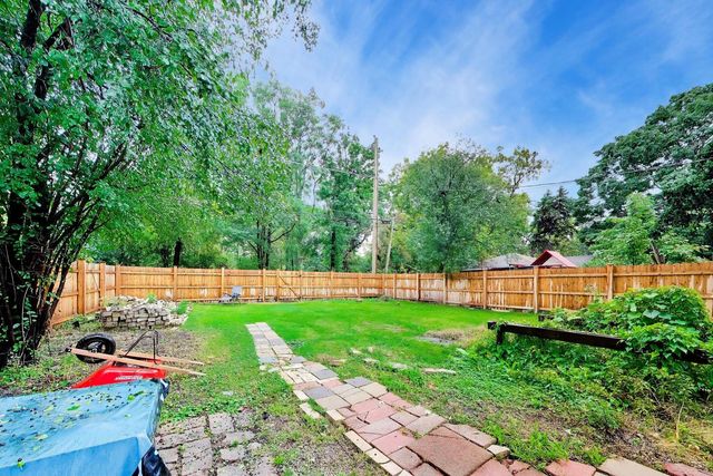 3841 Woodside Avenue, Brookfield, IL 60513