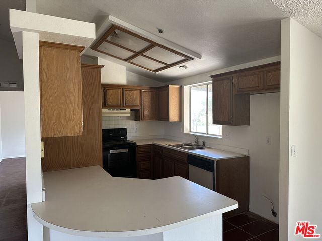 32049 213th Street, Llano, CA 93544