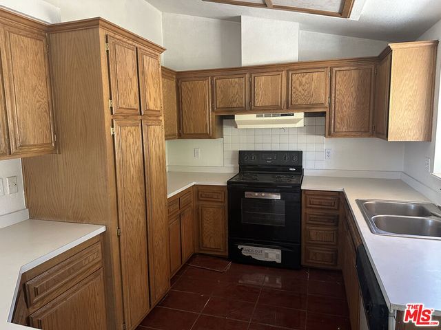 32049 213th Street, Llano, CA 93544