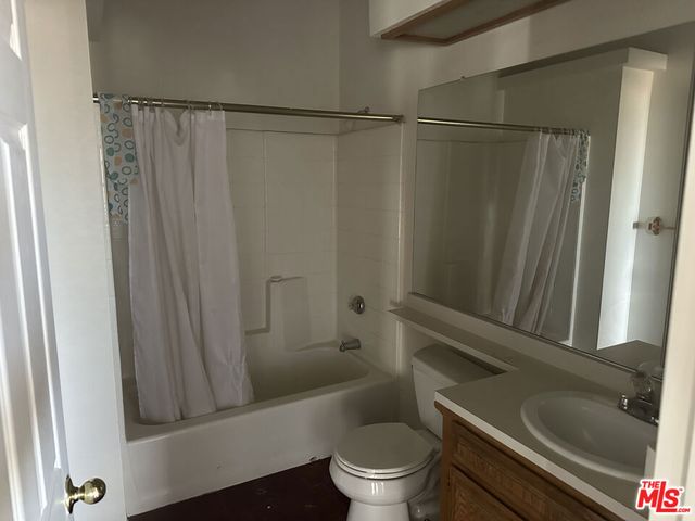 32049 213th Street, Llano, CA 93544