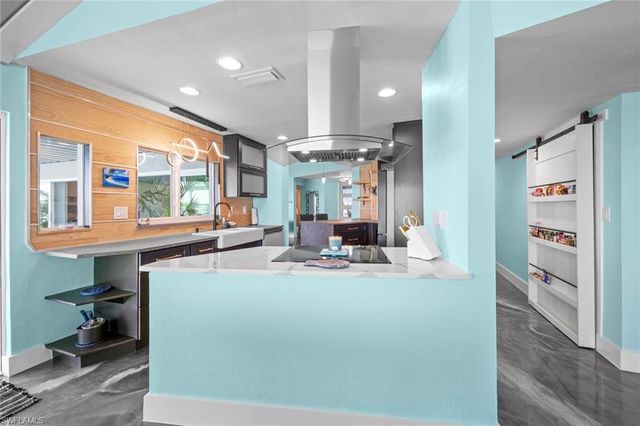 7 Bayview BLVD, Fort Myers Beach, FL 33931