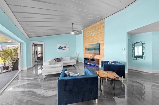 7 Bayview BLVD, Fort Myers Beach, FL 33931