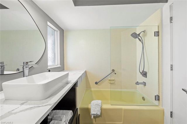 7 Bayview BLVD, Fort Myers Beach, FL 33931