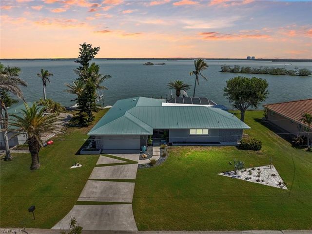 7 Bayview BLVD, Fort Myers Beach, FL 33931