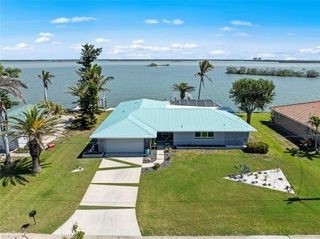 7 Bayview BLVD, Fort Myers Beach, FL 33931