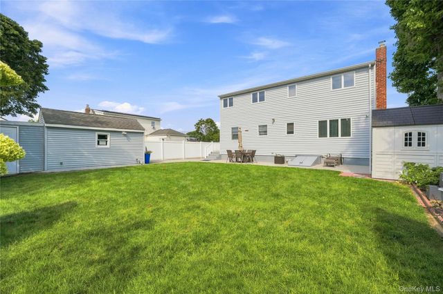 310 Audley Court, Copiague, NY 11726