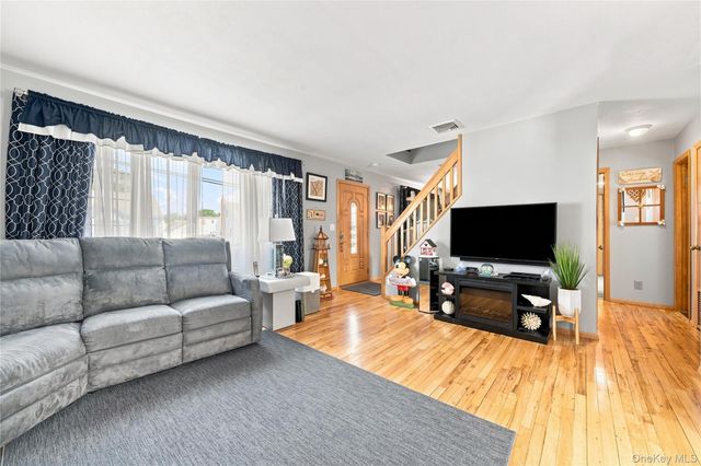 310 Audley Court, Copiague, NY 11726