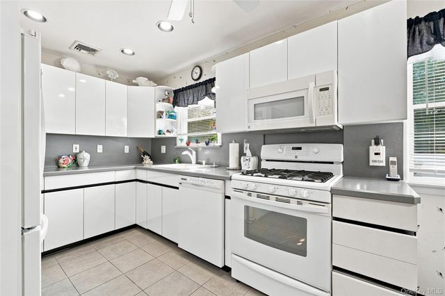 310 Audley Court, Copiague, NY 11726